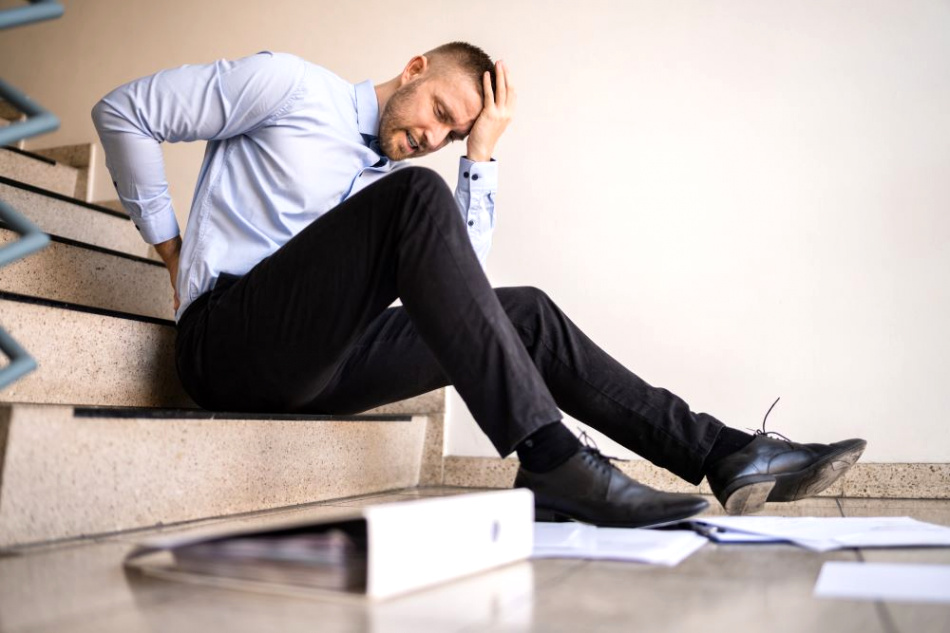 5 ways to avoid slip and fall accidents in the workplace steinberg injury lawyersm